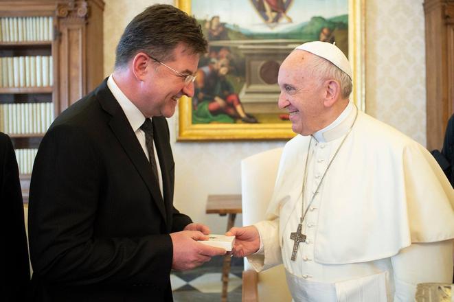 Pope Francis and Slovak Foreign Minister Miroslav Lajčák (left) 