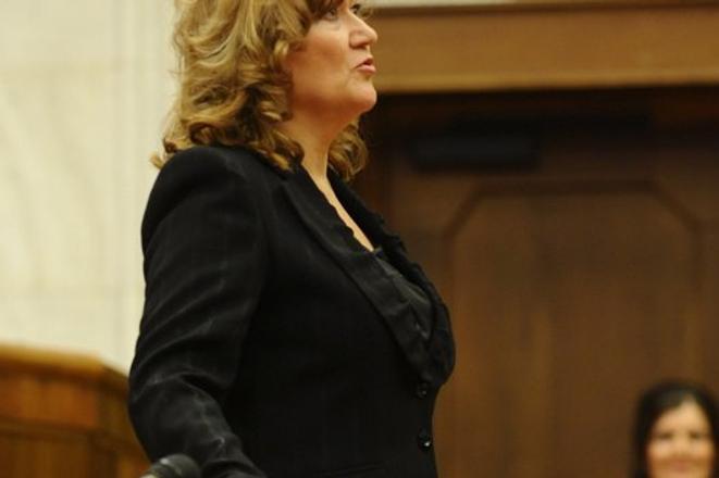 Oľga Nachtmannová taking her MP's oath in parliament. 