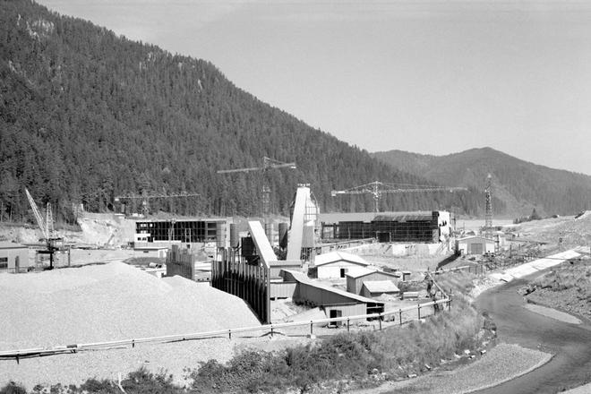 Building the Čierny Váh hydro-power plant.
