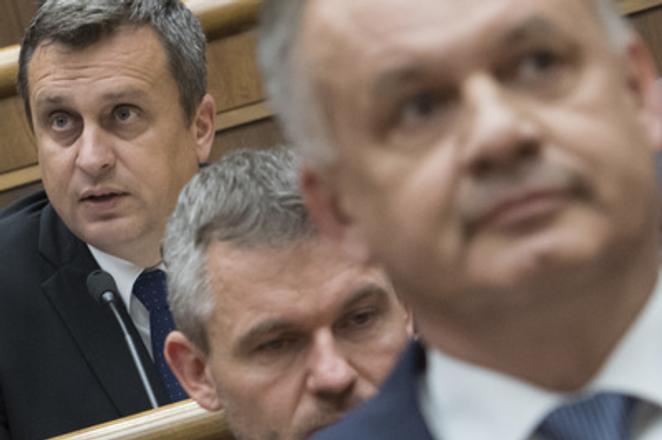 L-R: Speaker of Parliament Andrej Danko, MP Peter Pelelgrini and President Andrej Kiska, in parliament on June 13.