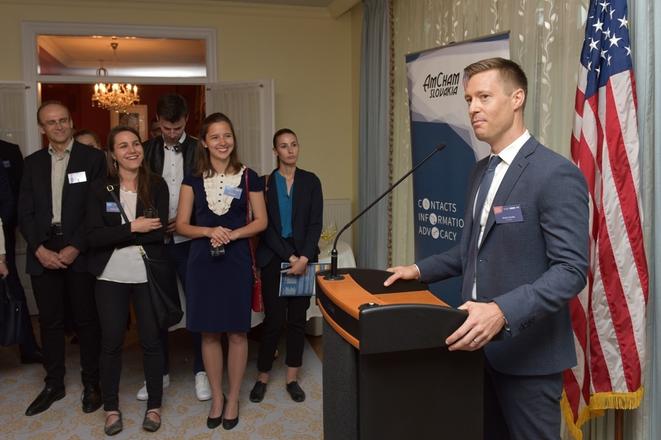 Students and business leaders can network at the Mentor Network Program.