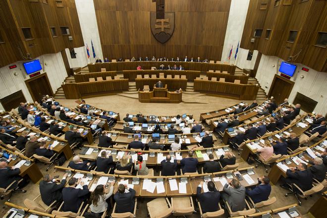 Parliament discusses the laws intended to scrap the Mečiar amnesties.