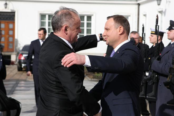 L-R: Slovak President Andrej Kiska and his Polish counterpart Andrzej Duda.