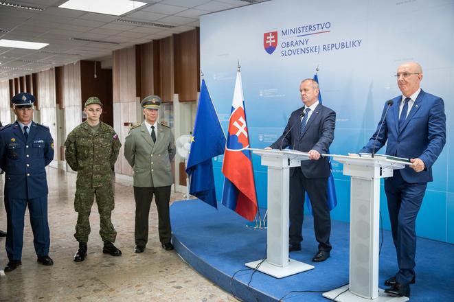 Defence Minister Peter Gajdoš (L) and Ministry General Secretary Ján Hoľko during a press briefing, August 28.
