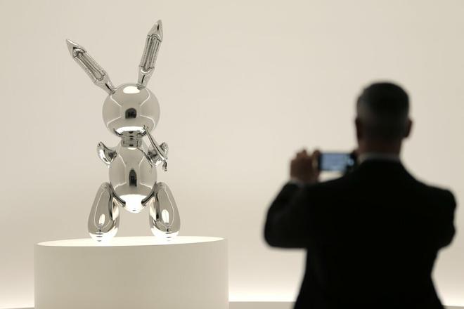 Jeff Koons' ‘Rabbit’ sculpture was auctioned for more than €81 million. 