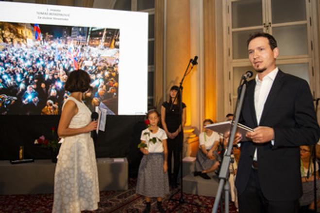 Slovak press Photo 2018, winner Tomáš Benedikovič (R) and his photo (L).