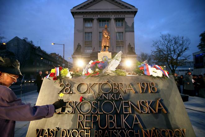Ceremonial unveiling of the sculpture of T. G . Masaryk on October 28, 2010. 