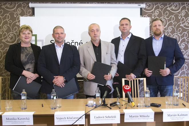 Representatives of the founding organisations: Monika Kavecká, Vojtech Klučarovsky, Ľudovít Sebelédi, Martin Mikula and Marián Kalman, from left