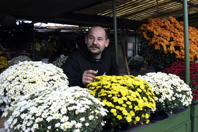 The Žilinská open-air market during the run up to All Saints Day.