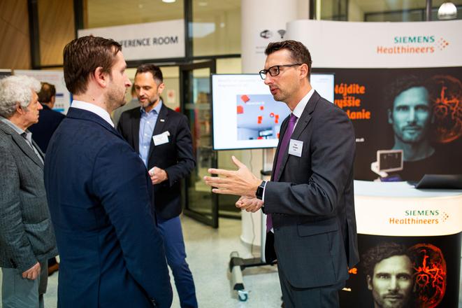 Peter Kompalla speaking with attendees of one of SNOPK’s events. 
