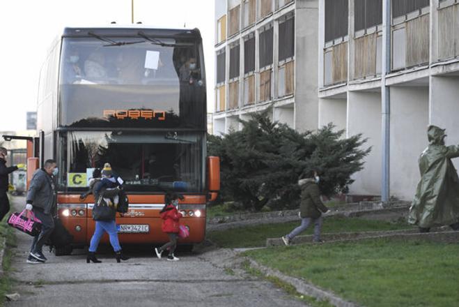 200 people who were brought home through the state repatriation efforts will be quarantined in a student dormitory in Košice. 