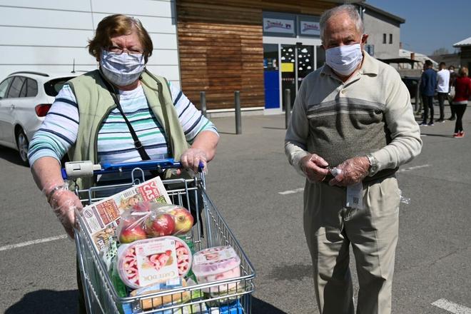Seniors shopping in Sečovce.