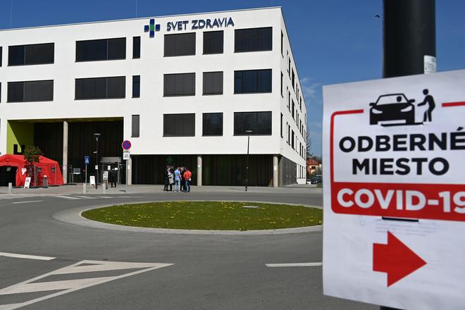 Several medical workers from the Michalovce hospital tested positive for the coronavirus.