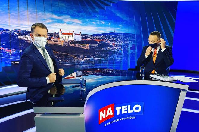PM Igor Matovič (left) was a guest on the TV programme Na telo, hosted by Michal Kovačič (right), on Sunday, April 26, 2020. 