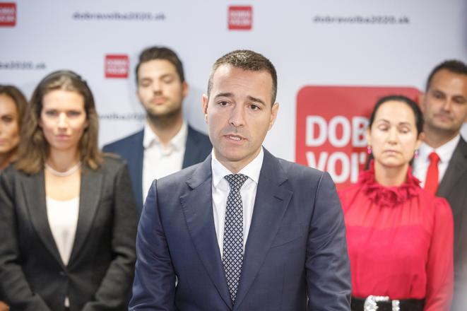 Tomáš Drucker introducing members of his new party Dobrá Voľba.