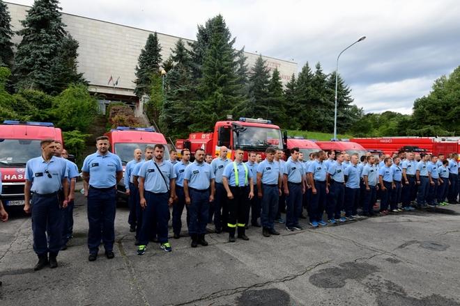 75 Slovak firefighters and 30 vehicles will help Greece fight fires.