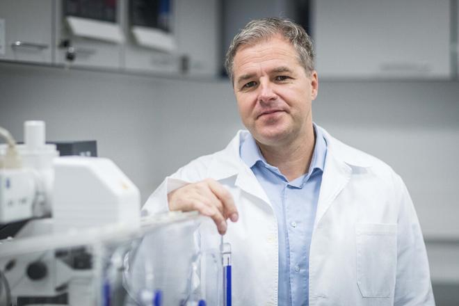 Norbert Žilka is the director of the Institute of Neuroimmunology of the Slovak Academy of Sciences (SAV) and also the scientific director of Axon Neuroscience.