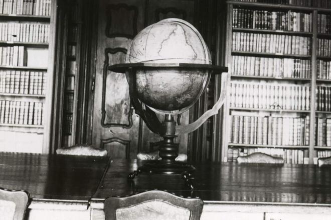 The Jasov globe as portrayed in a 1984 photo.
