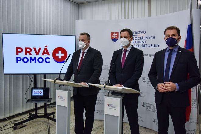 Labour Minister Milan Krajniak, PM Eduard Heger and Finance Minister Igor Matovič present the restored First Aid+ scheme.
