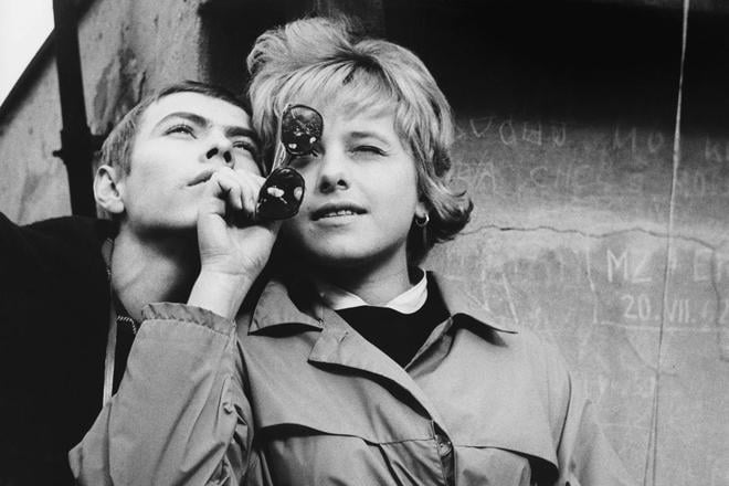 A still from The Sun in a Net (Slnko v sieti) film.