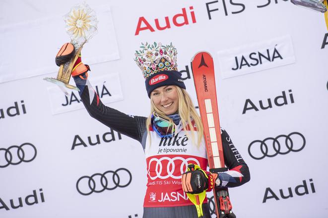 Mikaela Shiffrinová sa raduje  z víťazstva v slalome v rámci Svetového pohára v zjazdovom lyžovaní v Jasnej 21. januára 2024.