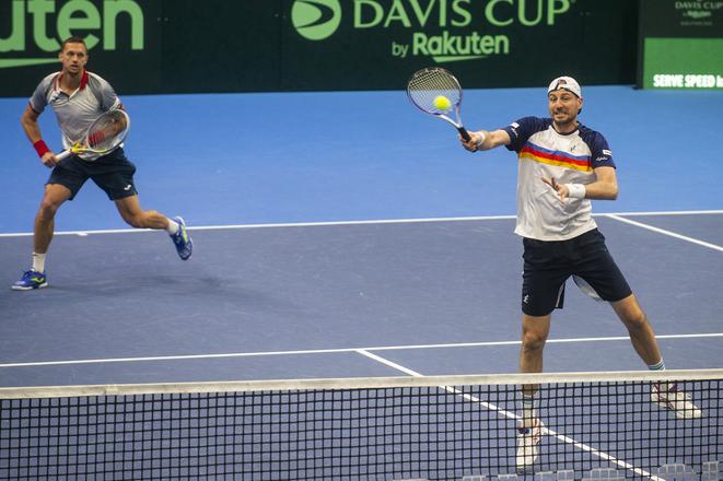 Igor Zelenay (vpravo) s Filipom Poláškom počas pamätnej štvorhry z marca 2022, keď v Bratislave zdolali taliansky tandem Simone Bolelli, Jannik Sinner 6:3, 1:6, 7:6 (3).