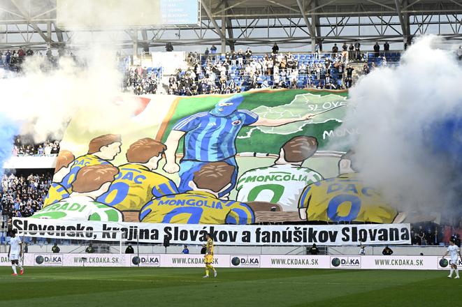 Na snímke sektor fanúšikov Slovana v 5.kole nadstavbovej časti Niké ligy skupiny o titul ŠK Slovan Bratislava - FC DAC 1904 Dunajská Streda v sobotu 12. apríla 2025 v Bratislave.