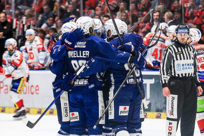 Hokejisti Komety Brno zvíťazili v piatom finále na ľade Pardubíc 4:2.