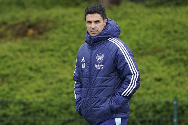 KK25 Londýn - Na snímke tréner Arsenalu Mikel Arteta počas tréningu pred stredajšou odvetou štvrťfinále Ligy majstrov proti Realu Madrid v Londýne v utorok 15. apríla 2025. FOTO TASR/AP.Arsenal manager Mikel Arteta during a training session in London, England, Tuesday, April 15, 2025, ahead of the Champions League soccer match between Real Madrid and Arsenal London. (Jonathan Brady/PA via AP)