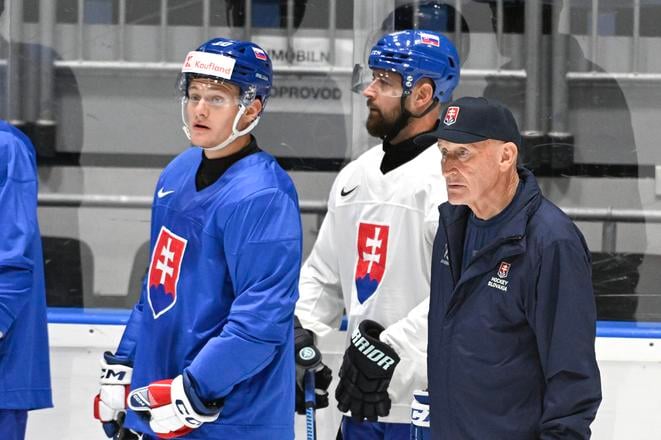 Na snímke sprava tréner Craig  Ramsay, hráči Tomáš Tatar a Adam Sýkora počas tréningu slovenskej hokejovej reprezentácie pred začiatkom kvalifikácie na zimné olympijské hry v Taliansku v roku 2026. V kvalifikácii, ktorá sa uskutoční v Bratislave od 29. augusta do 1. septembra, budú slovenskí hokejisti hrať proti Rakúsku, Maďarsku a Kazachstanu. V Bratislave 25. augusta 2024.