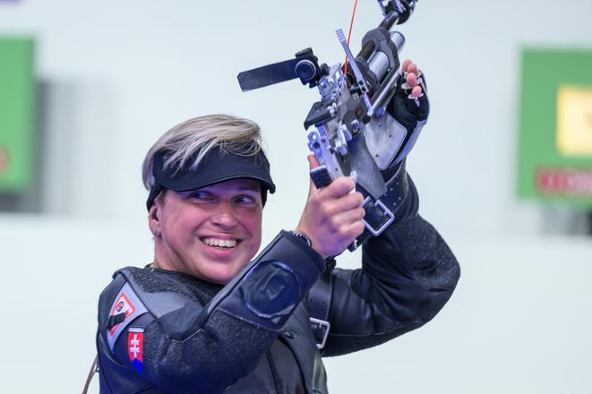 Veronika Vadovičová sa raduje zo zisku zlatej medaily vo finále vzduchovej pušky v ľahu na 10m v kategórii R3 počas XVII. paralympijských hier 2024 vo francúzskom Chateauroux.