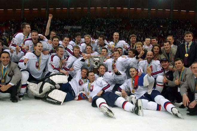 Zlatý hokejový tím Slovenska  na MS v Göteborgu 2002.