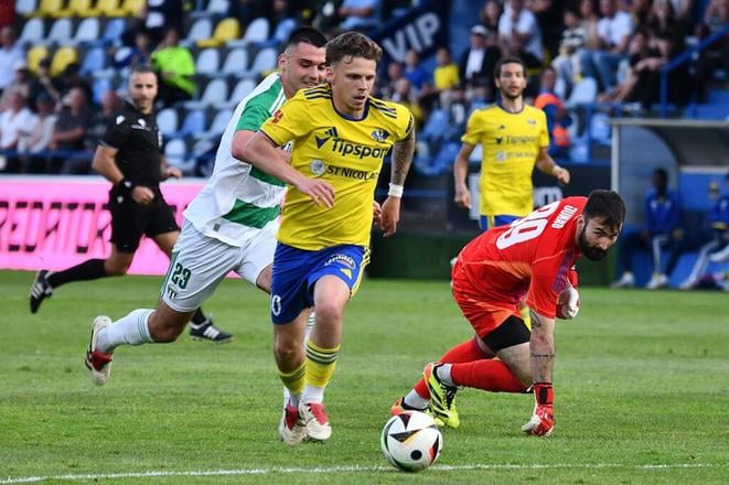 Angličan Ben Cottrell obišiel brankára Junasa a gólom do prázdnej brány vyrovnal na 2:2. Domáci nekoniec Skalici podľahli 2:4.