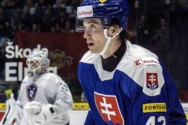 Samuel Honzek v prípravnom zápase proti Francúzsku pred MS 2025.
