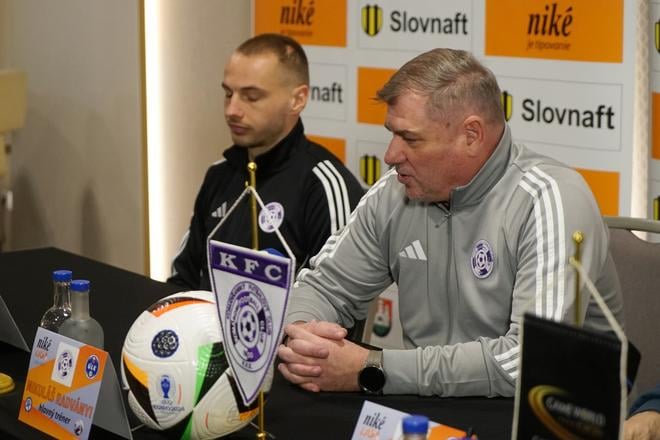 Kapitán Martin Šimko a hlavný tréner Komárna Mikuláš Radványi.
