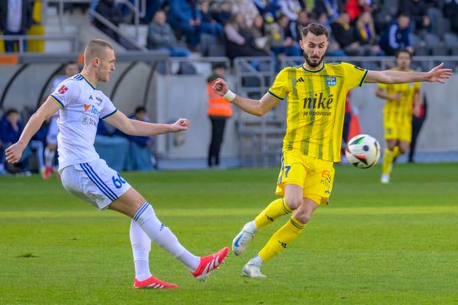 Ioannis Niarchos (vpravo)  v drese FC Košice.
