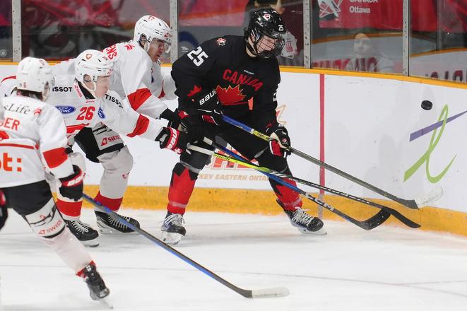 Útočník Matthew Schaefer je najvážnejším kandidátom na post jednotky v drafte do NHL 2025