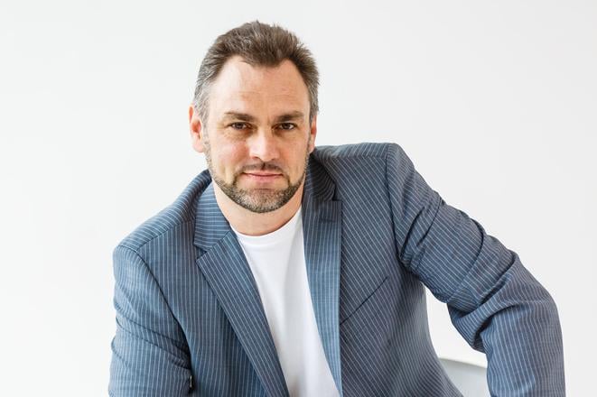 Михайло Коваленко — Лікар психотерапевт, психолог Liga za duševné zdravie, спеціаліст з питань міжособистісних комунікацій, психології поведінки людини, методів подолання стресу.
