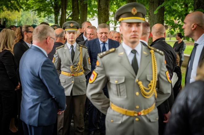 Prime Minister Robert Fico laid wreaths at the Central Military Cemetery of the Red Army in Michalovce, eastern Slovakia, on 6 May 2025.