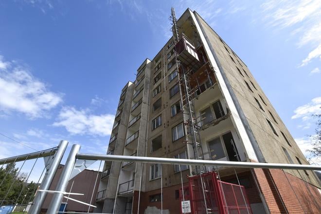 Renovation of a former military apartment building in the town of Jelšava on 11 April 2025.