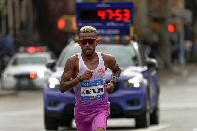 Daniel Do Nascimento počas maratónu v New Yorku v roku 2022.