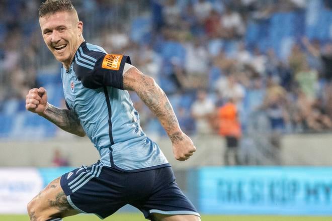 Juraj Kucka, ktorý odohral za Slovan tri sezóny a strelil pätnásť gólov, sa rozhodol ukončiť aktívnu kariéru.