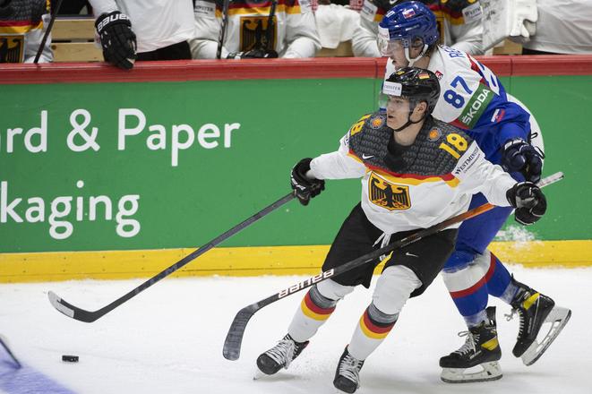 Tim Stützle počas MS v hokeji 2022.