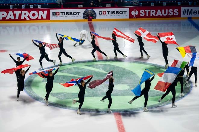 Na snímke zástavy účastníckych krajín pred zápasom základnej A-skupiny Švédsko - Slovensko na 88. majstrovstvách sveta v ľadovom hokeji vo švédskom Štokholme 9. mája 2025.