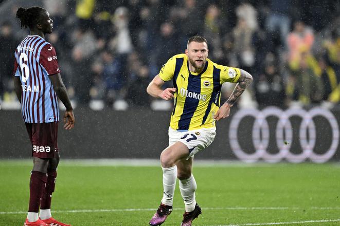 Milan Škriniar (vpravo) v drese Fenerbahce Istanbul.