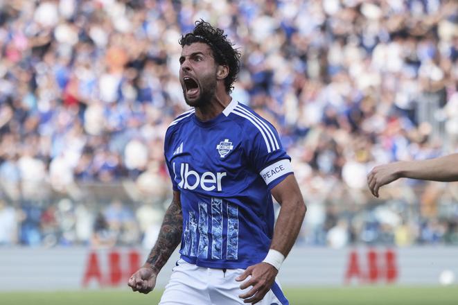 Na snímke hráč tímu Como 1907 Patrick Cutrone sa raduje po strelení gólu v zápase 36. kola talianskej Serie A Como 1907 - Cagliari Calcio.