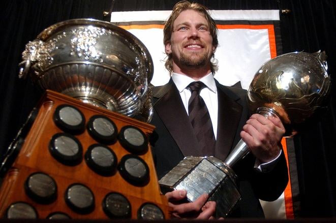 Peter Forsberg získal množstvo ocenení. V júni 2003 sa počas slávnostného odovzdávania výročných cien NHL tešil zo zisku Hart Trophy pre najužitočnejšieho hráča základnej časti sezóny.