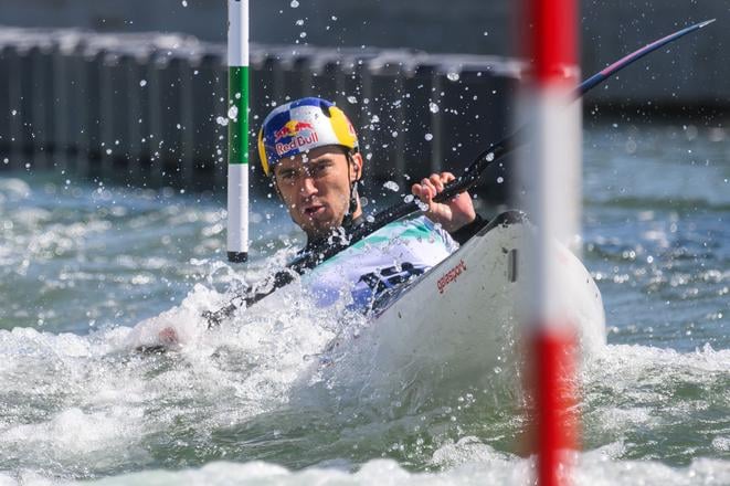 Na snímke slovenský vodný slalomár Jakub Grigar počas kvalifikácie pretekov v kategórii K1 mužov na majstrovstvách Európy vo vodnom slalome. 