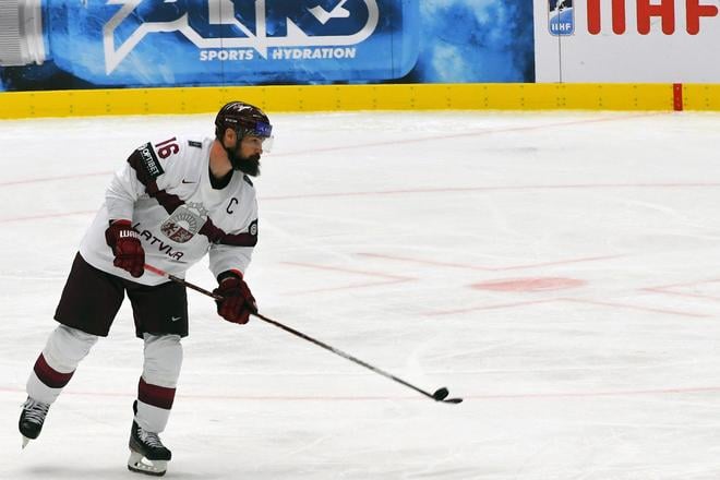 Kapitán lotyšskej reprezentácie Kaspars Daugavinš reprezentoval aj vlani na majstrovstvách sveta v Česku.