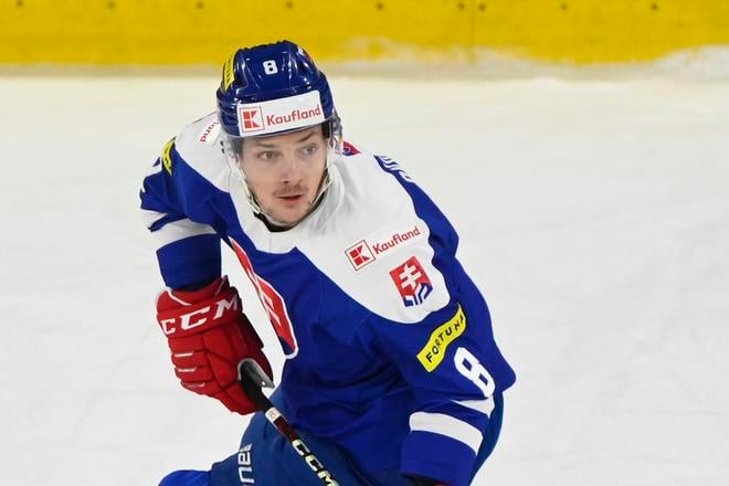 Na snímke Oliver Okuliar (Slovensko) v prípravnom zápase pred MS 2024 v hokeji Slovensko - Česko v piatok 26. apríla 2024 v Trenčíne.